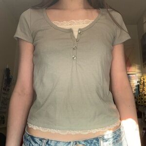 Women’s Medium Hippie Rose Light Green Button-Front Ribbed Tee with Lace Trim